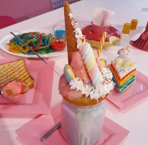 CANDYFORNIA CAFÉ — photograph 5
