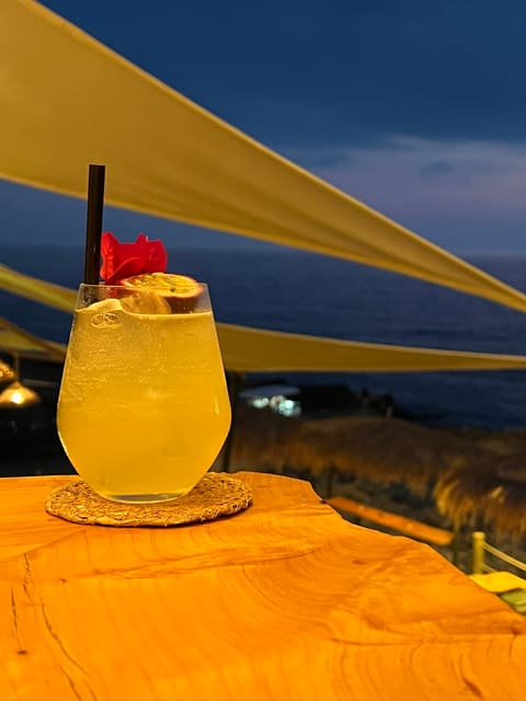 The Wall Sunset Bar — photograph 3