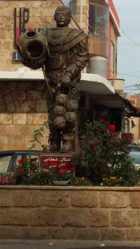 Botrys,statue of sponge diver — photograph 3