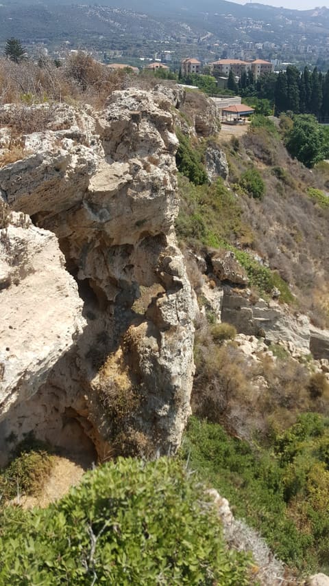 Mar Youhana Cave — photograph 3