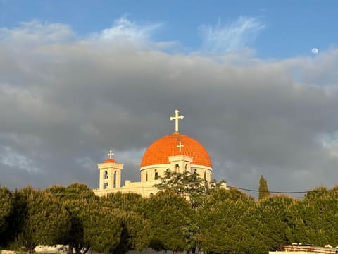 Holy Cross Church — photograph 2
