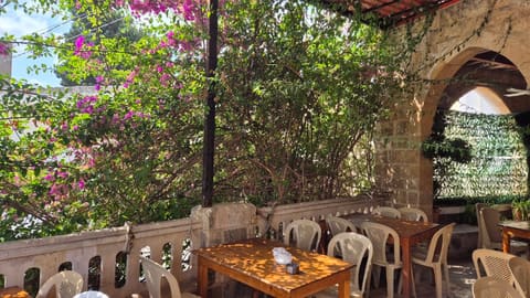 Furn Emm Salim — photograph 4