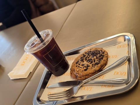 Doze Coffee shop — photograph 2