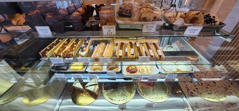 Doze Coffee shop — photograph 3
