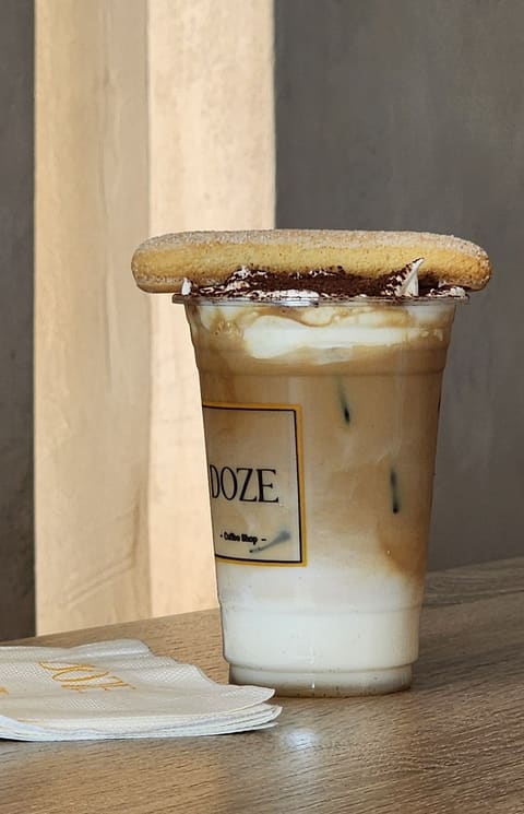Doze Coffee shop — photograph 6