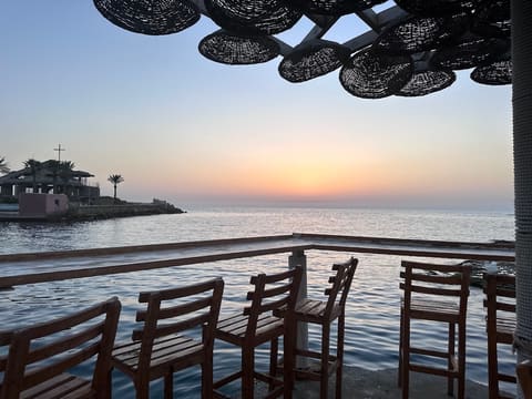Kuanos beach bar — photograph 2