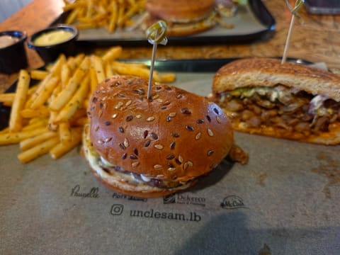 Uncle Sam Burger bar — photograph 5