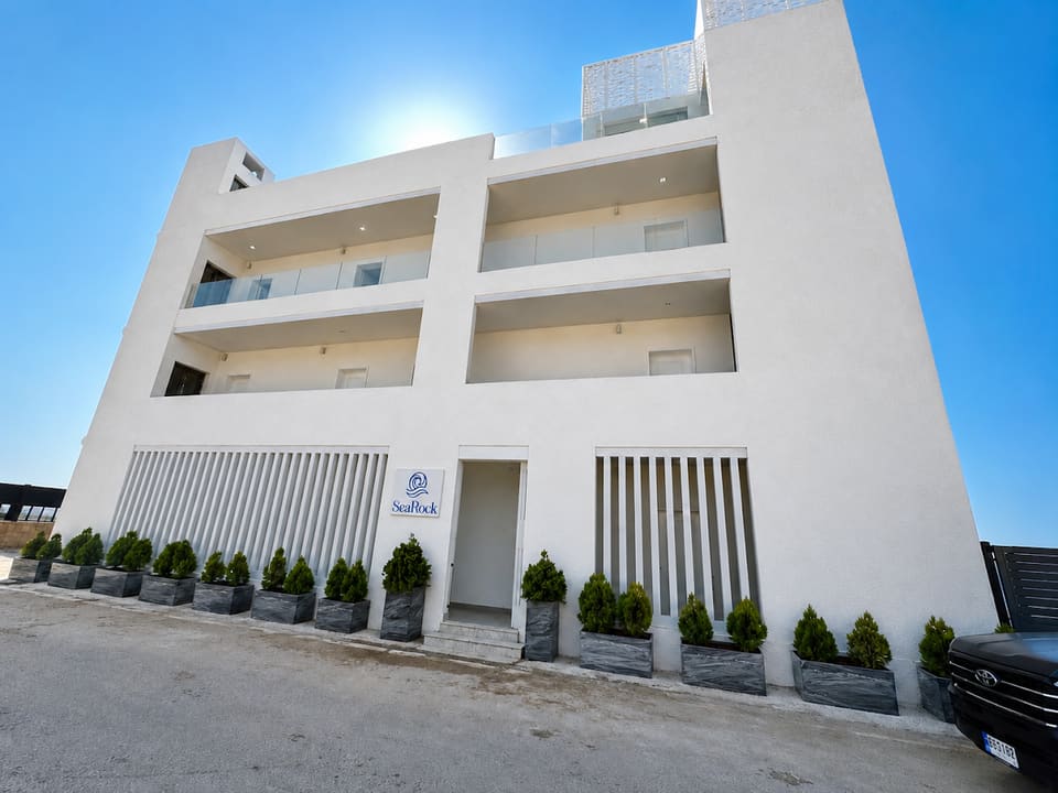 SeaRock Suites Hotel