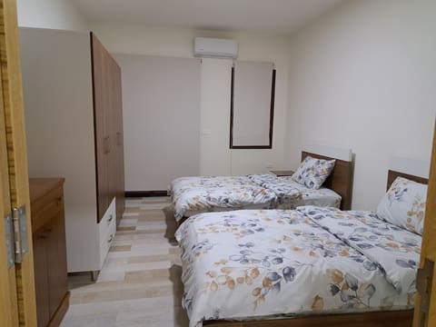 Paloma Apartments — photograph 2