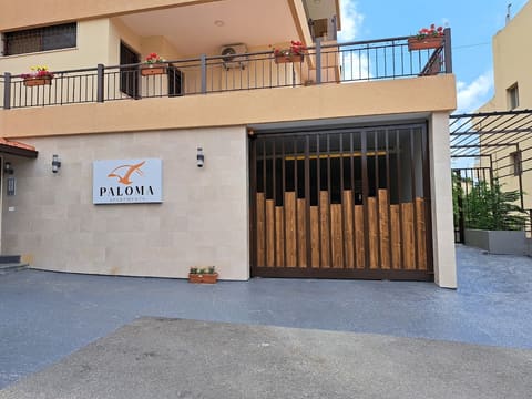 Paloma Apartments — photograph 5