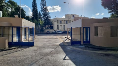 Monastery of the Sisters of the Holy Eucharist Kfarmashoun — photograph 2