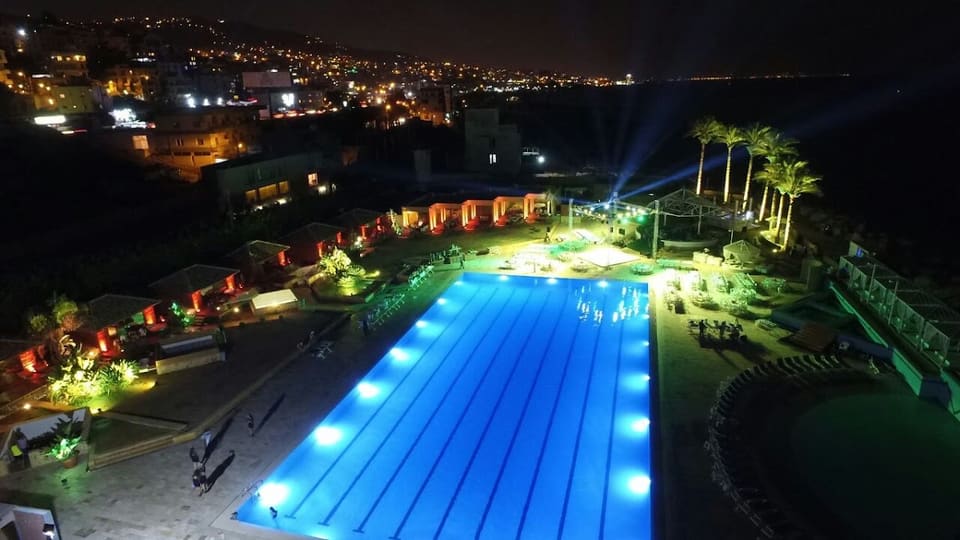 Four Seasons Halat Hotel & Beach Resort