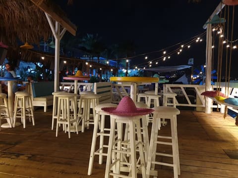 Ape Lounge Bar — photograph 2