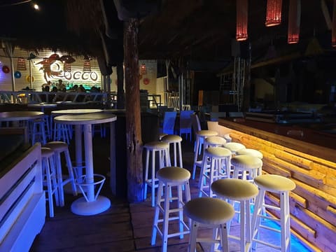 Ape Lounge Bar — photograph 5