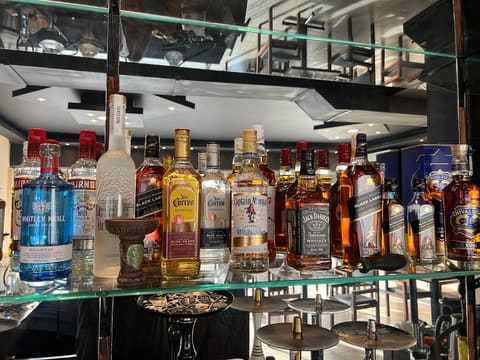 Loco's Shisha Cafe — photograph 3
