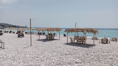 Nahr Ibrahim Public Beach — photograph 3