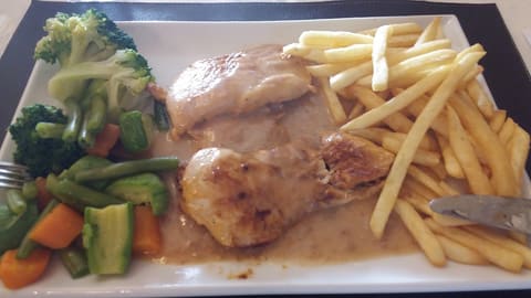 Sultana Cafe & Resto — photograph 3