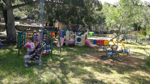 Mechref Park — photograph 2