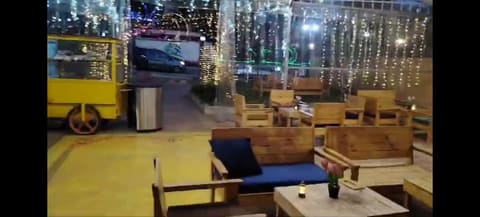 Al Sahra Cafe — photograph 4