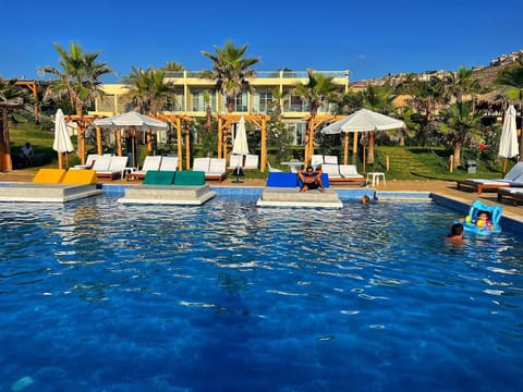 La Fontaine Beach Resort — photograph 2