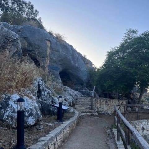 Qana Holy Grotto — photograph 2