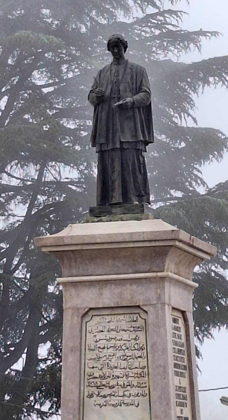 Statue al semaani