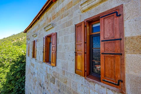 Saint Sarkis and bakhos church — photograph 6