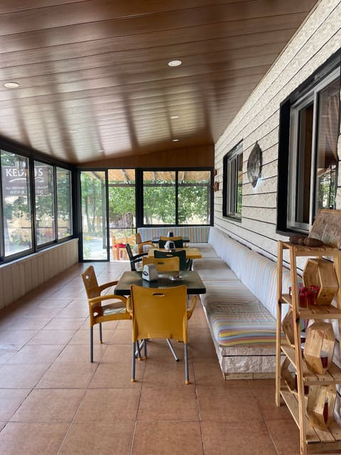 Kedros Cafe — photograph 3