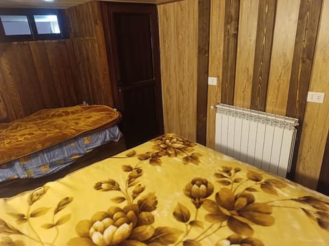 Royal Cedars Chalet and Restaurant — photograph 2