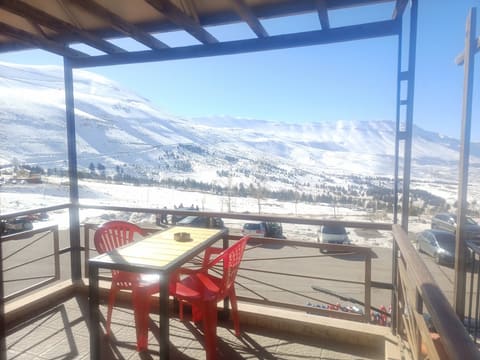Royal Cedars Chalet and Restaurant — photograph 5