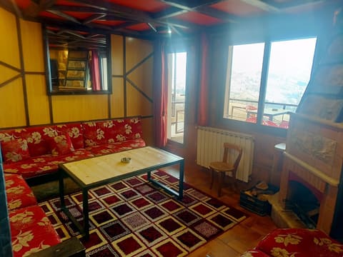 Royal Cedars Chalet and Restaurant — photograph 6