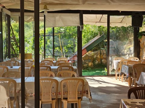 Abou Charbel Restaurant — photograph 5
