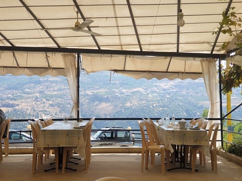 Abou Charbel Restaurant — photograph 6