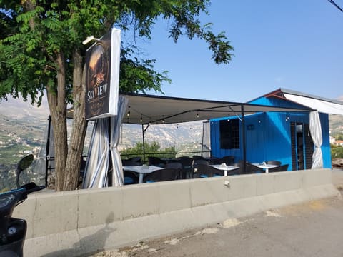 Skyview Café — photograph 2