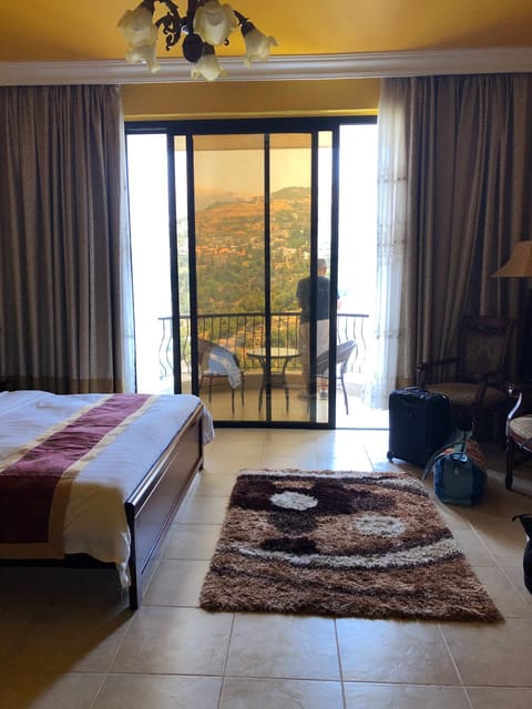 Valley View Hotel - Hasroun — photograph 2
