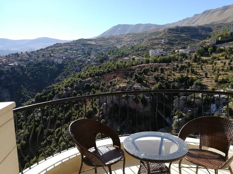 Valley View Hotel - Hasroun — photograph 4