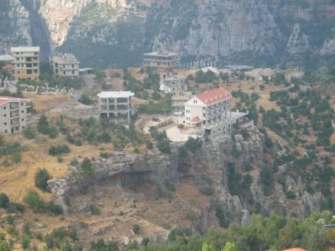 Valley View Hotel - Hasroun — photograph 6