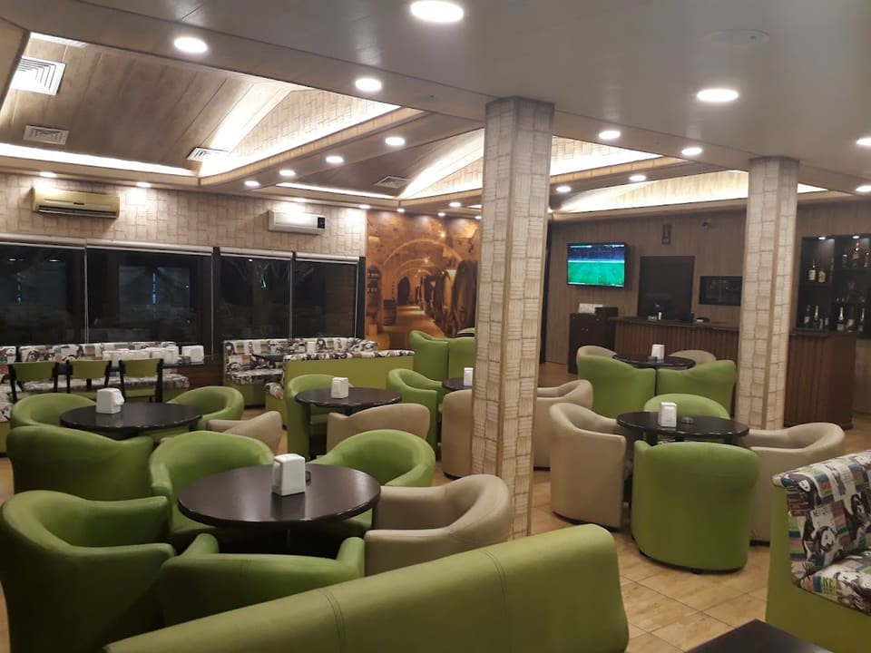 Aleco's Cafe - Resto