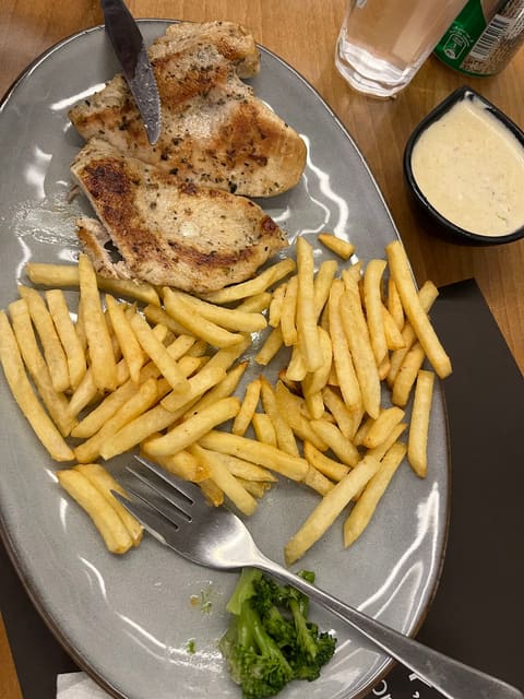 Frangeh Resto Café — photograph 2