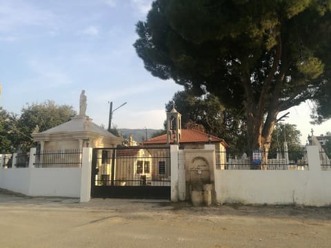 Kanisat Al Qadisa Moura — photograph 2