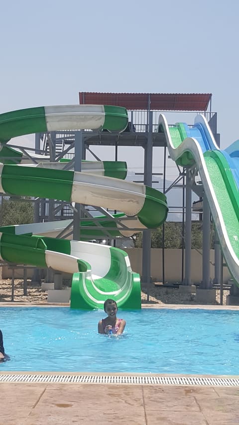 Aquavert Pool — photograph 6