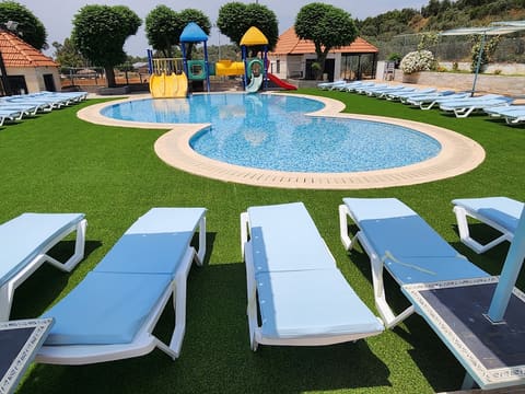 Oriba Pool and Bar — photograph 2