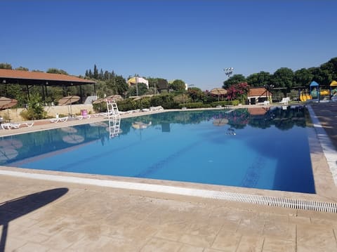 Oriba Pool and Bar — photograph 5