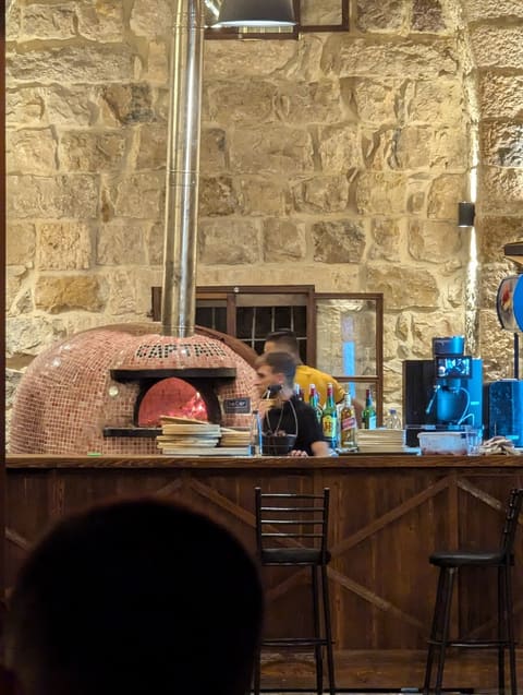 Captain's Pizza Wood Oven — photograph 4
