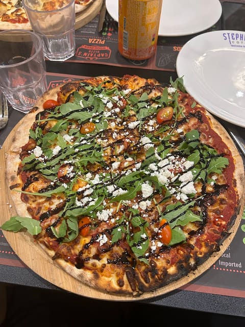 Captain's Pizza Wood Oven — photograph 5