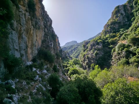 Nahr el Jawz - kfarhelda tannourine hiking trail — photograph 3