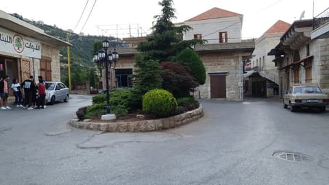 Douma Square — photograph 2