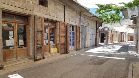 Chalhoub Market — photograph 2
