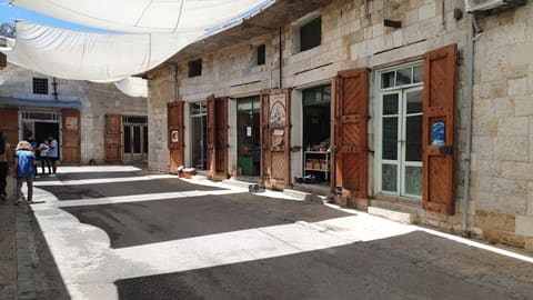 Hanna El Khoury Market — photograph 2