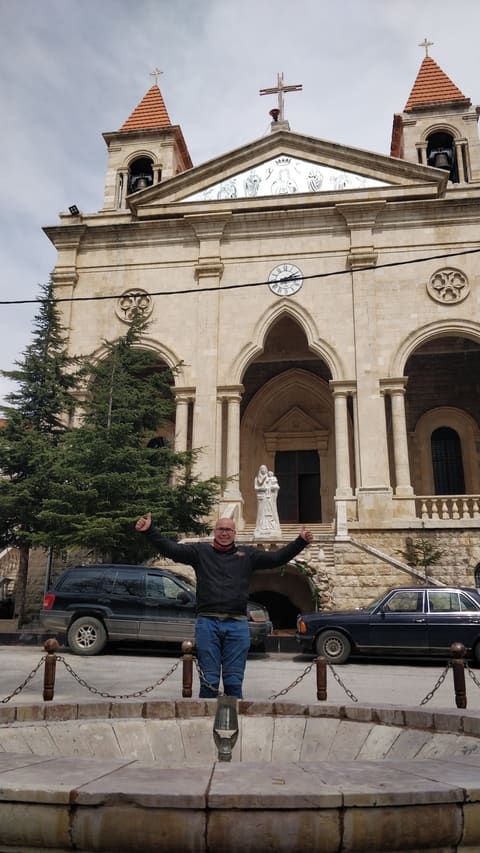 Tannourine central square — photograph 4